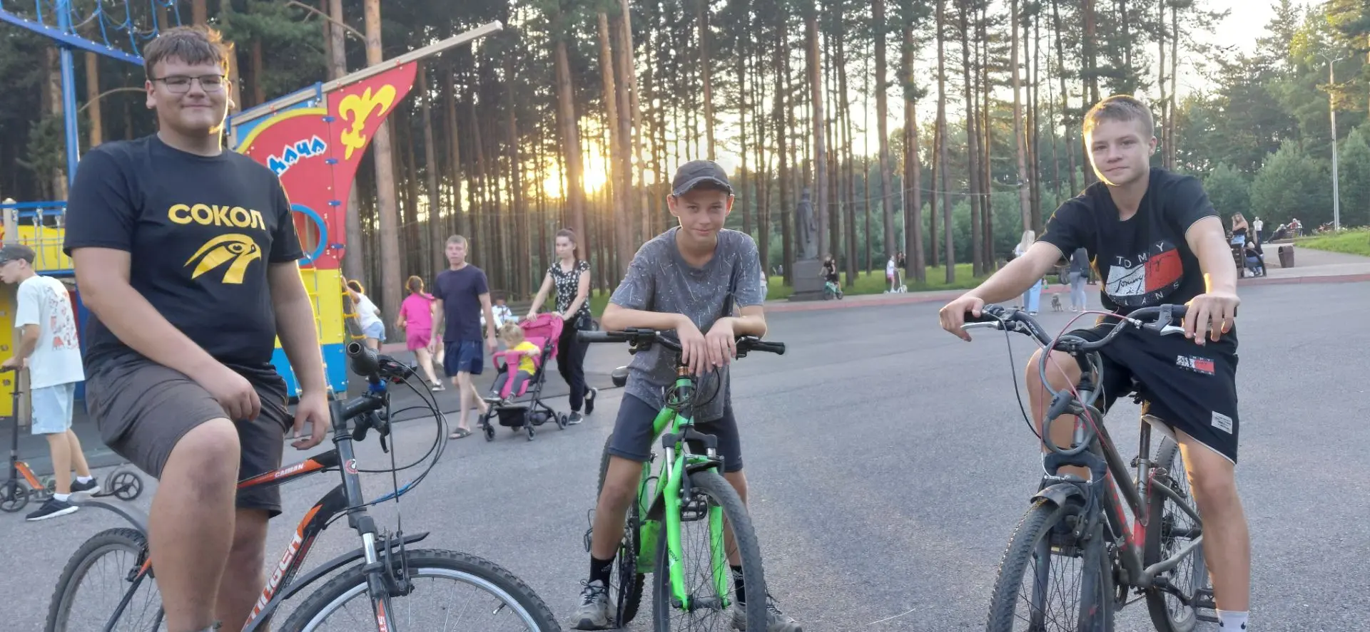 ☀️ Школьники в парке на велосипедах: лето, скорость и радость открытий! ☀️

🌼﻿Лето - пора велосипед