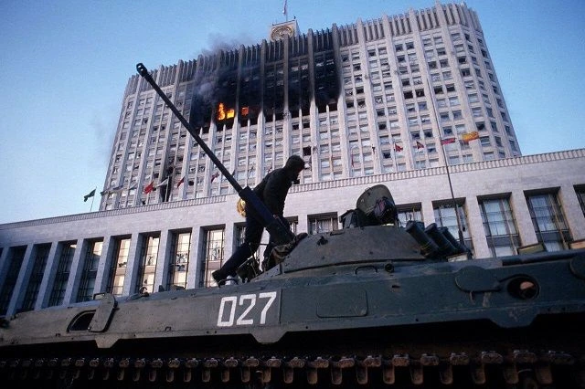 3 октября 1993 г. в новейшей истории России достиг кульминации политический кризис, спр...