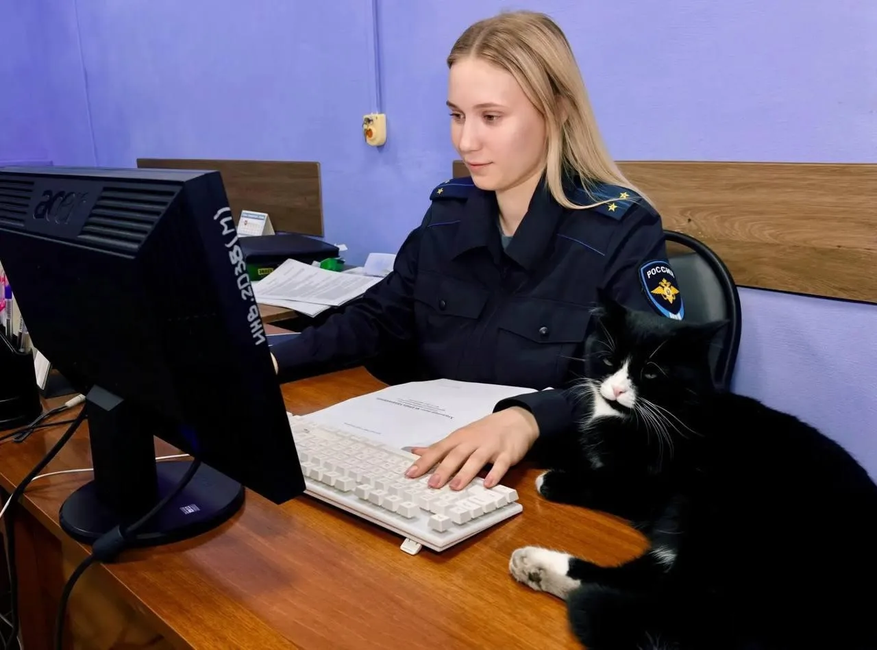 ❗В Кузбассе в отделе полиции появился необычный хвостатый «сотрудник»