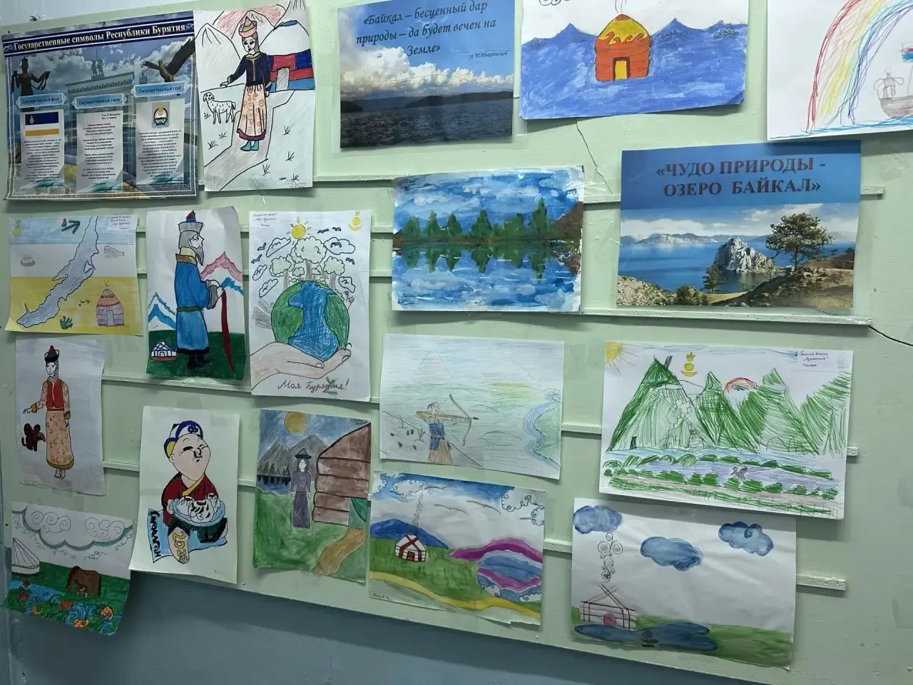 🎨В нашей школе открылась выставка детских работ, посвящённых нашей прекрасной республи...