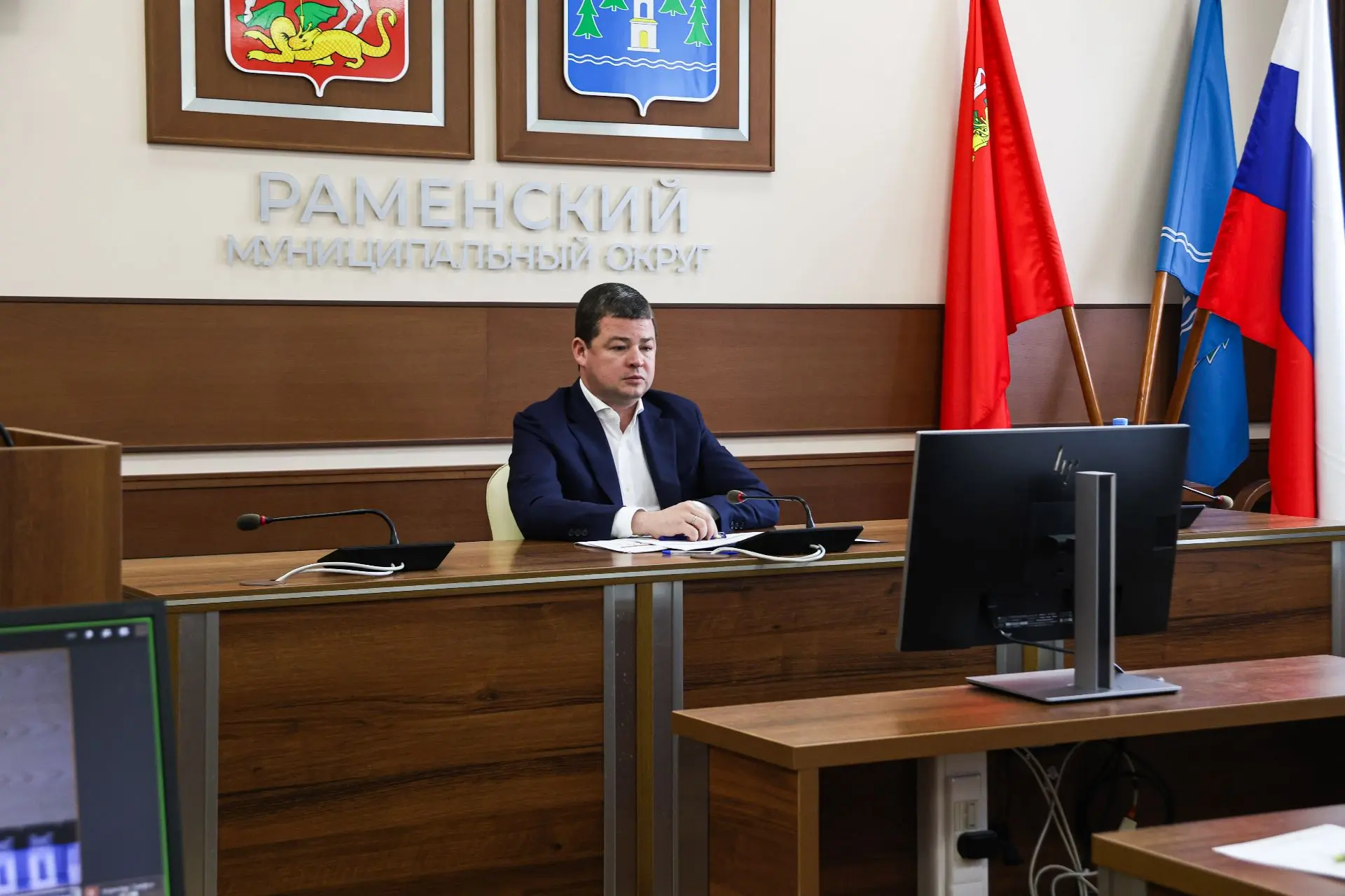🔵 Принял участие в еженедельном совещании с областным правительством и главами, которо...