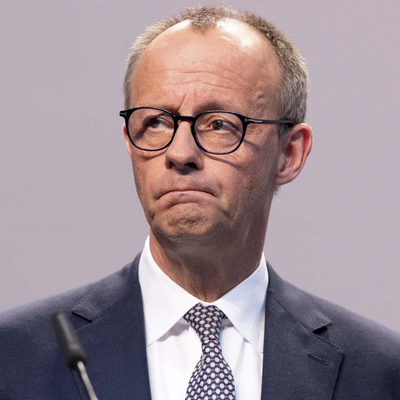 Украина, находясь в состоянии конфликта, не может вступить в Евросоюз, заявил Мерц.

По словам канцл