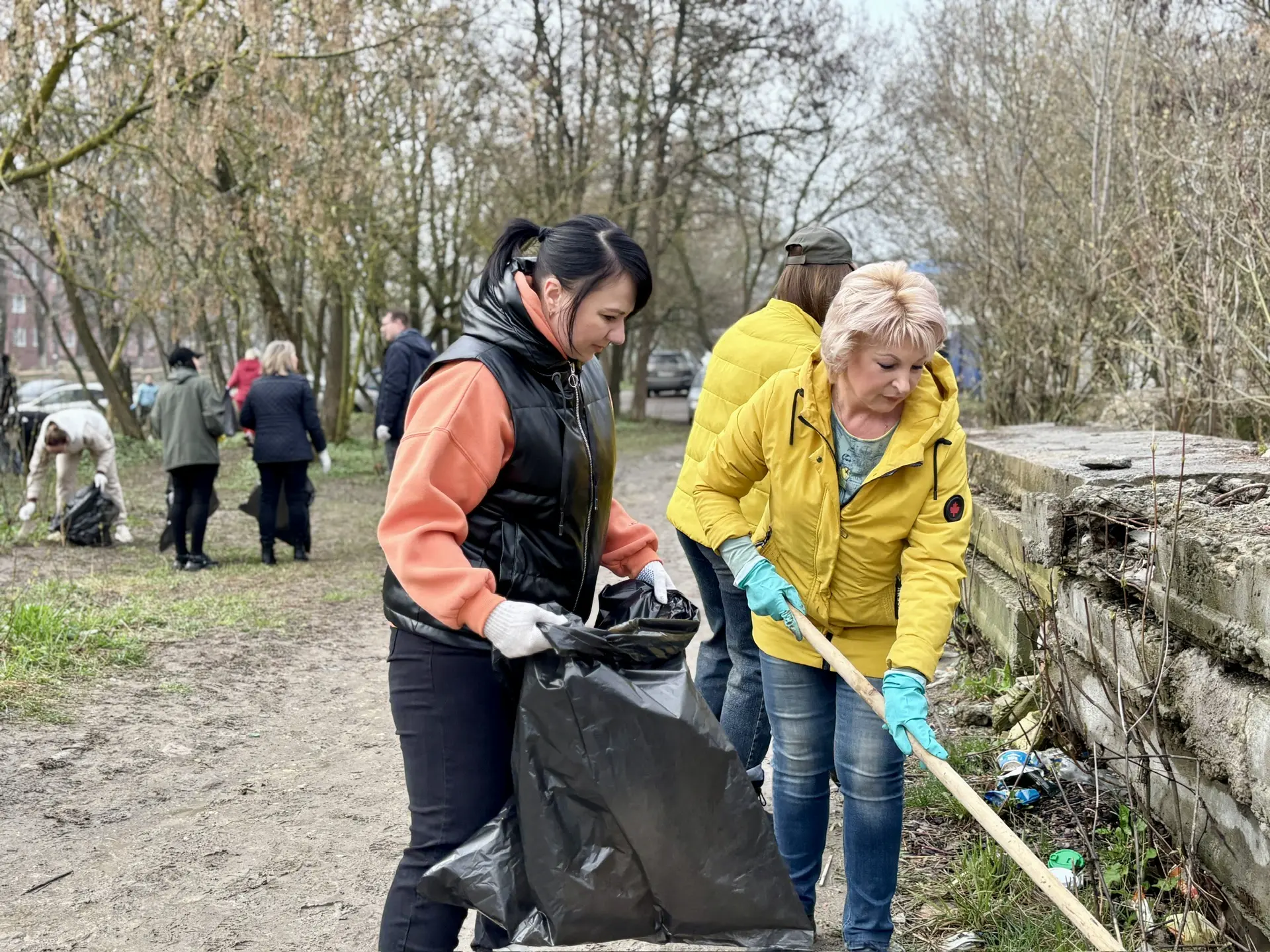 🗓 #ПрямоСейчас в рамках месячника по благоустройству региона сотрудники Министерства социального обе