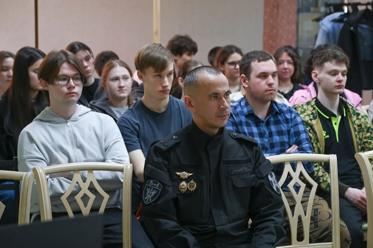 «СВОи Герои»   Сегодня в библиотеке УдГУ состоялся круглый стол «СВОи Герои», организованный Координ