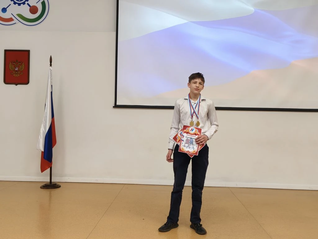 НАЧАЛО НОВОЙ НЕДЕЛИ   Сегодня мы собрались на линейке, чтобы с гордостью отметить успехи наших талан