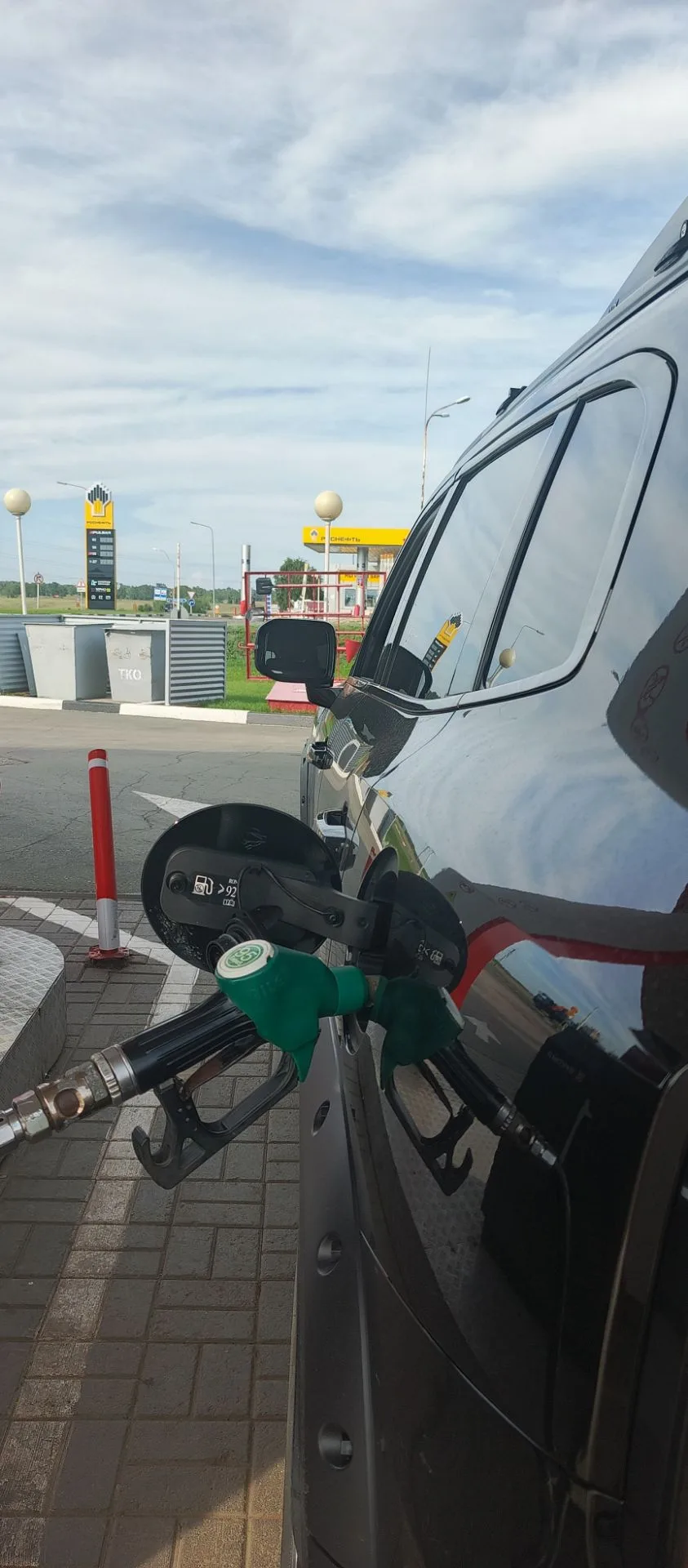 Решил шикануть,  один раз живём 😁 литр 95 за 81₽.