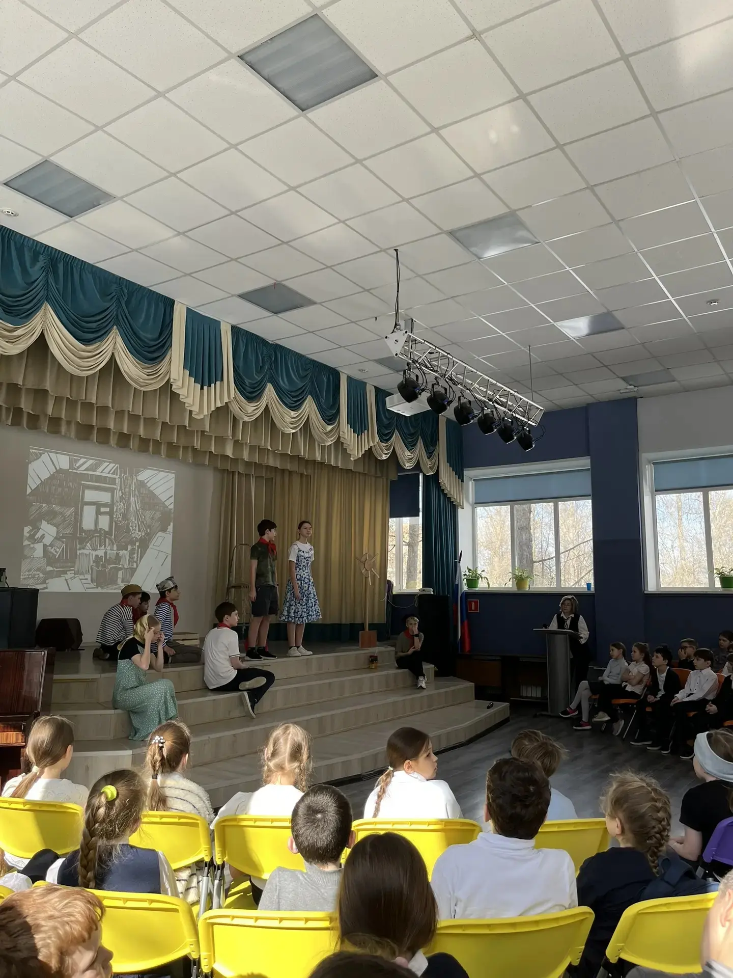 #ЦО_школа18  Спектакль «Тимур и его команда» глазами детей! 🎭  Наши активисты, ученики  6 класса пок