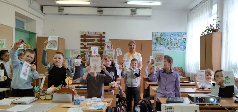 Сегодня в нашей начальной школе прошёл необычный классный час. В преддверии Дня славянс...