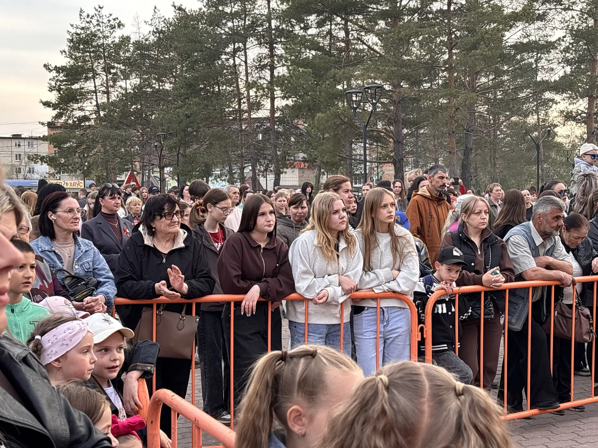 Праздничный концерт ко Дню Победы прошёл на площади «Центральная»!  ⭐️ В честь 9 Мая звучали песни в