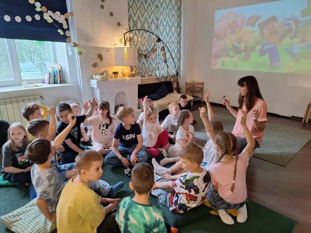 🎪 В ПРЕДДВЕРИИИ ЛЕТНИХ КАНИКУЛ: ПРИКЛЮЧЕНИЕ УЧЕНИКОВ 1 «Б» В СТУДИИ «ВОЗДУШНЫЙ КРОКОДИЛ»! ☀️✨  В пос