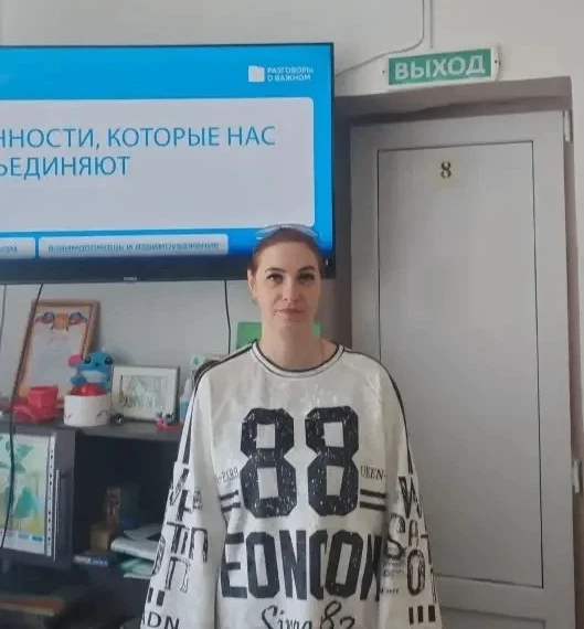 Торжественная линейка поднятия флагов в честь новой учебной недели прошла 18 мая 2026 года в Медного