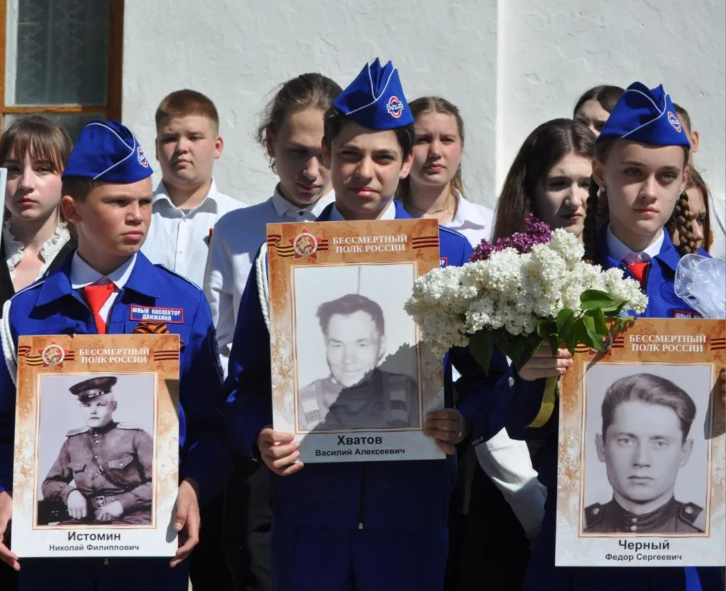 Сегодня в школе состоялась торжественная линейка, посвящённая 9 Мая. Она была пронизана...