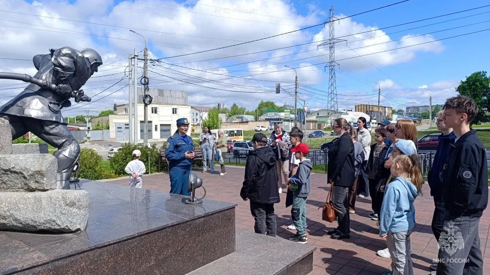 🟠 Маленькие гости в мире больших подвигов   В пожарно-спасательной части № 1 г. Орла прошла познават