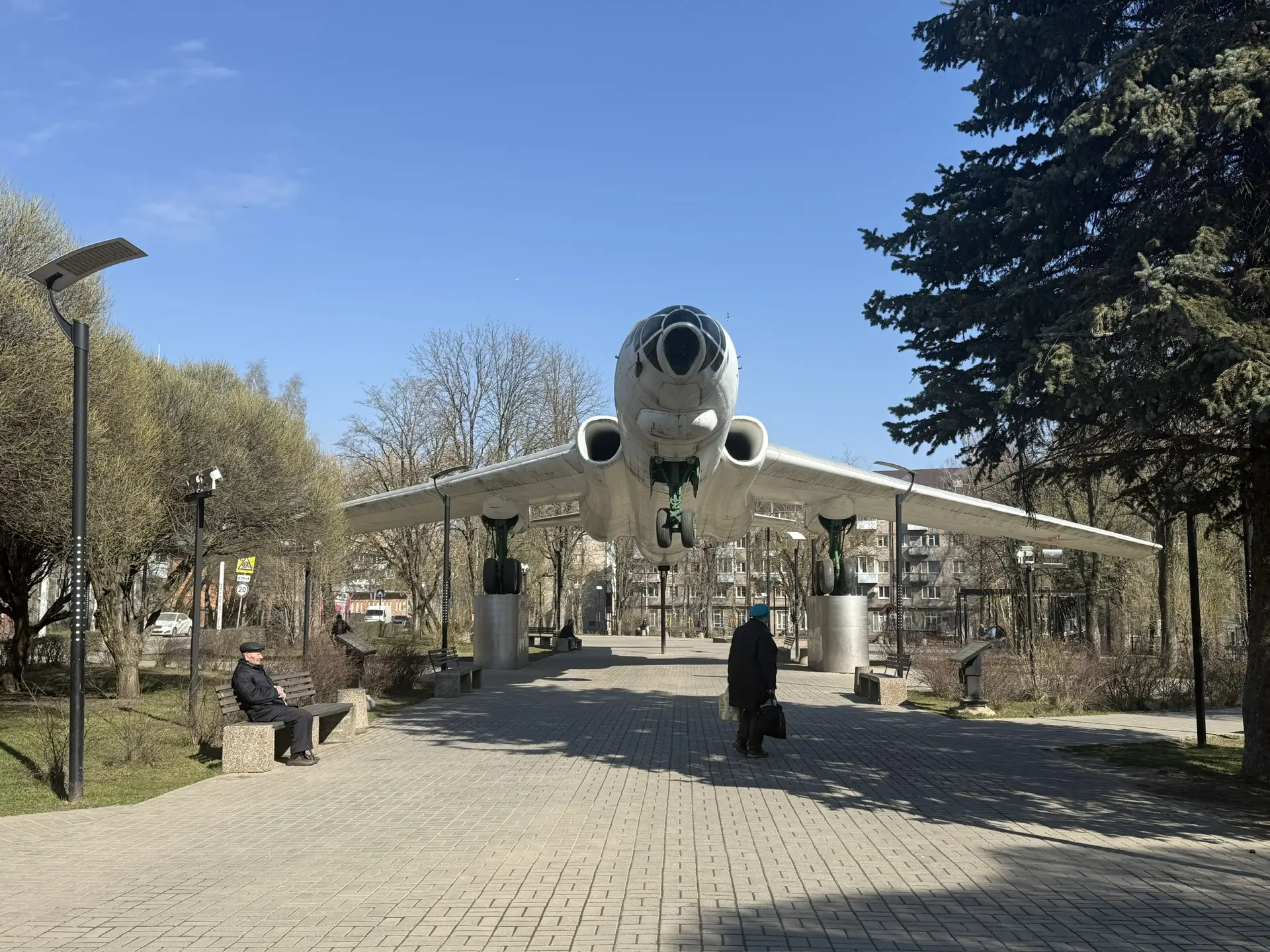 В «Лопатинском саду», в рамках объезда, также дал несколько поручений по приведению зеленых зон в по