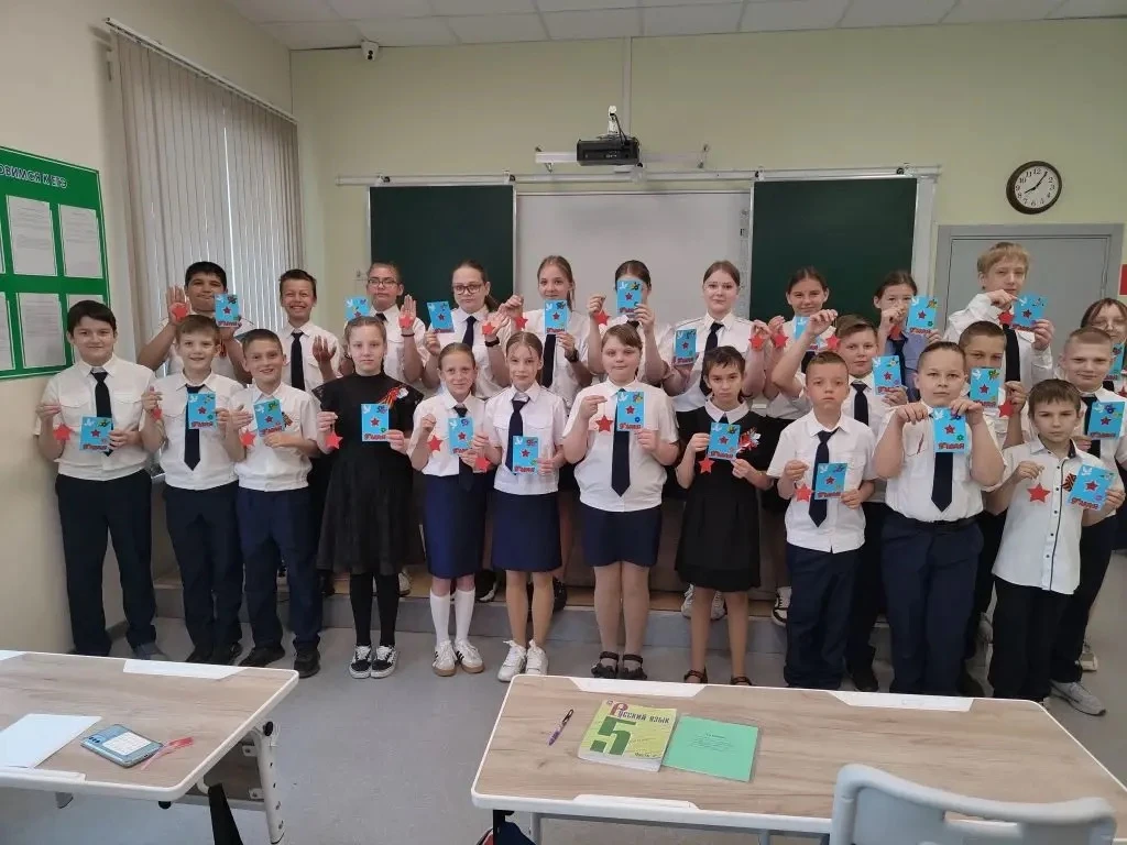 🇷🇺 Открытки Победы ✨  В 5Б классе ребята своими руками создали поздравительные открытки и изготовили
