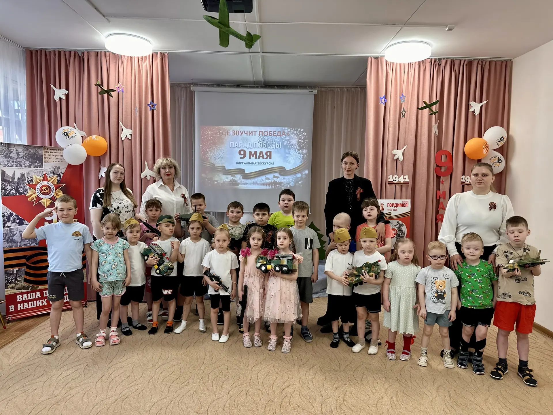 Что такое День Победы❓Это праздничный парад❗️Едут танки и ракеты, марширует строй солдат…

🎖️ В пре