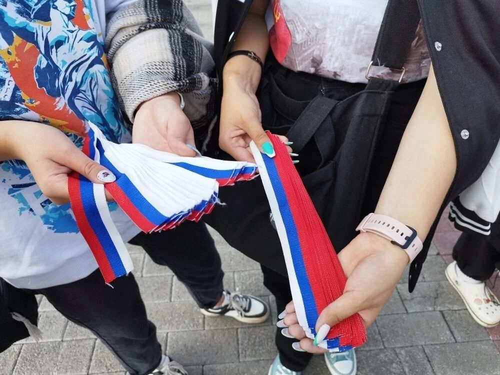 ✅ 12 июня волонтеры раздадут магнитогорцам ленты с триколором.