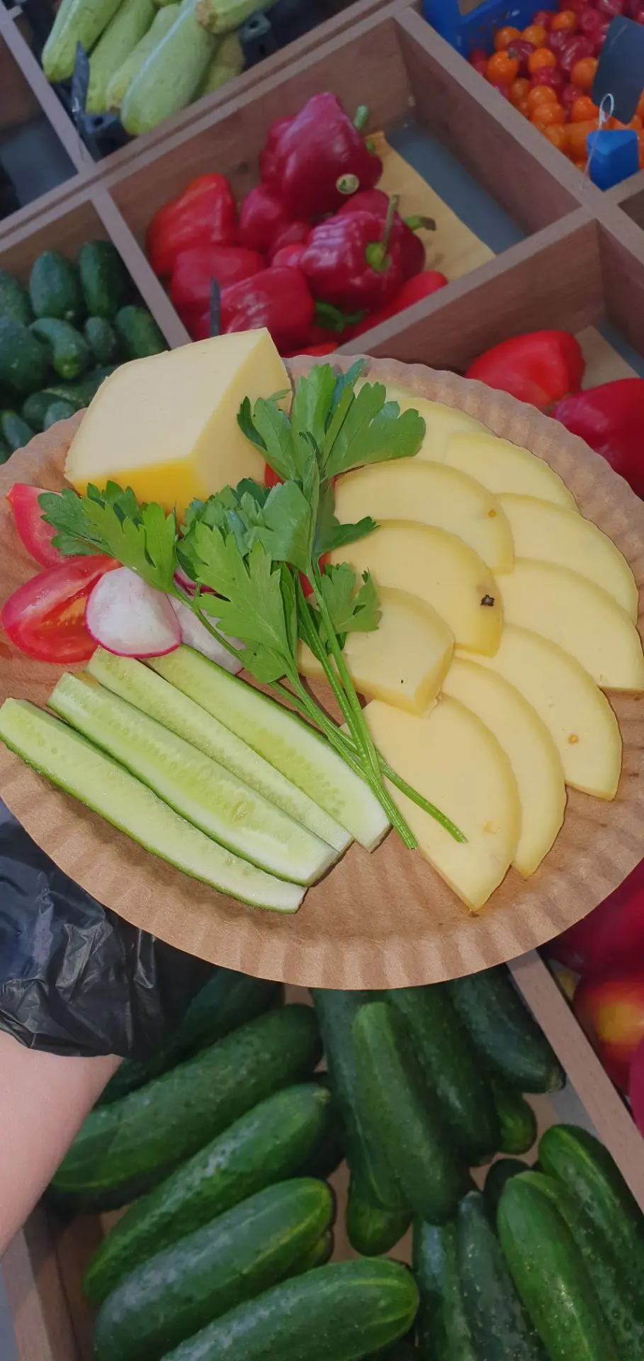 Дорогие друзья, сегодня в локации ВкусМаркета ваши любимые, ДОМАШНИЕ, молочные  продукты🤍 

Которые