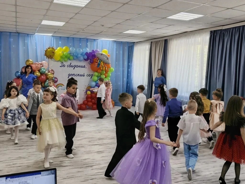 Вот и прошёл первый Выпускной бал для наших таких замечательных детей группы "Аленка". ...