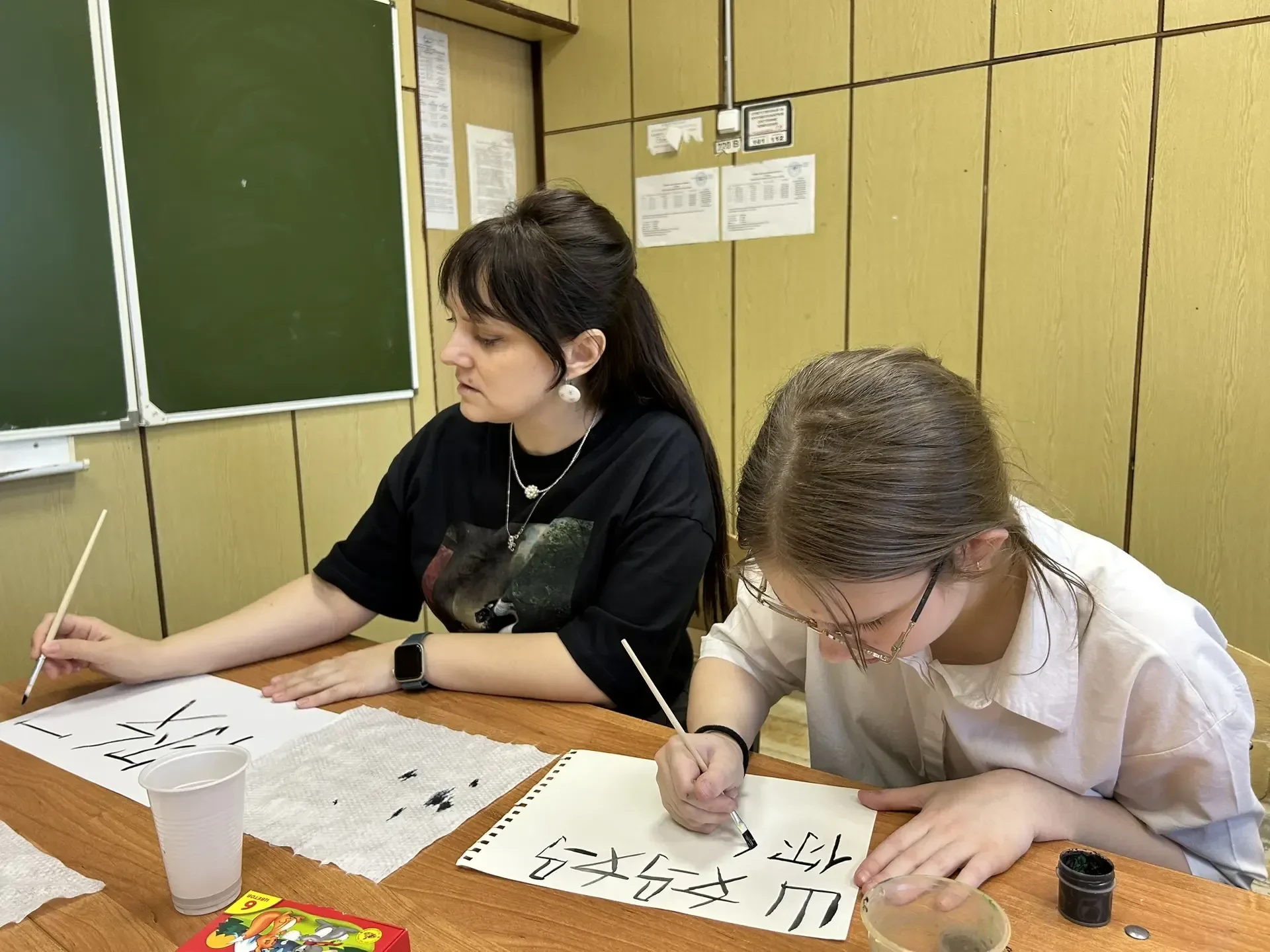 🐉Погружение в культуру: семиклассники провели мастер-класс по каллиграфии в рамках подготовки к фест