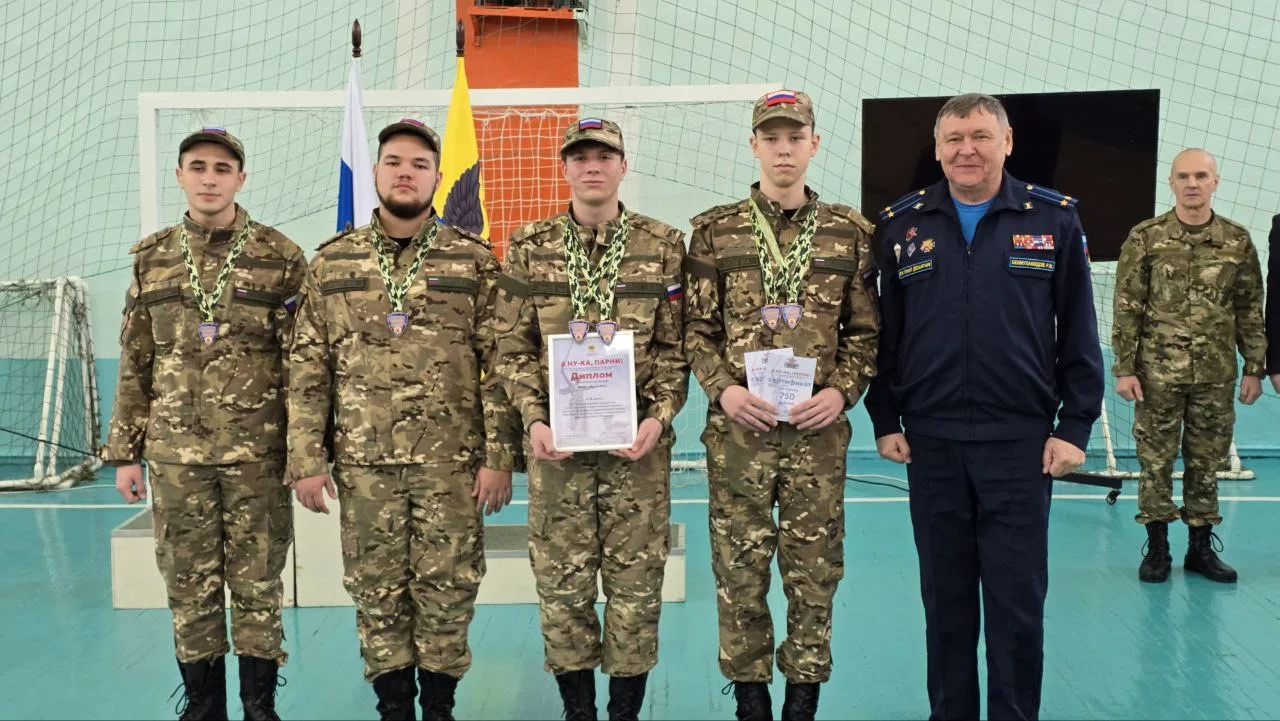 Сегодня наша лицейская команда сразилась в финале городских военно‑спортивных состязаний «А ну‑ка, п