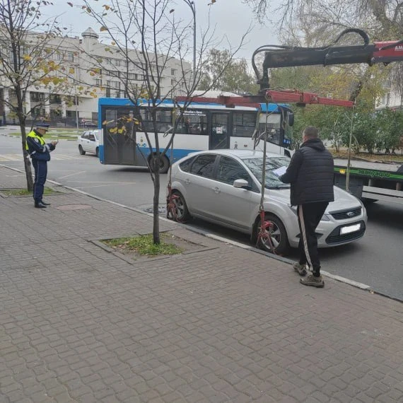В Ульяновске начали эвакуировать автомобили
