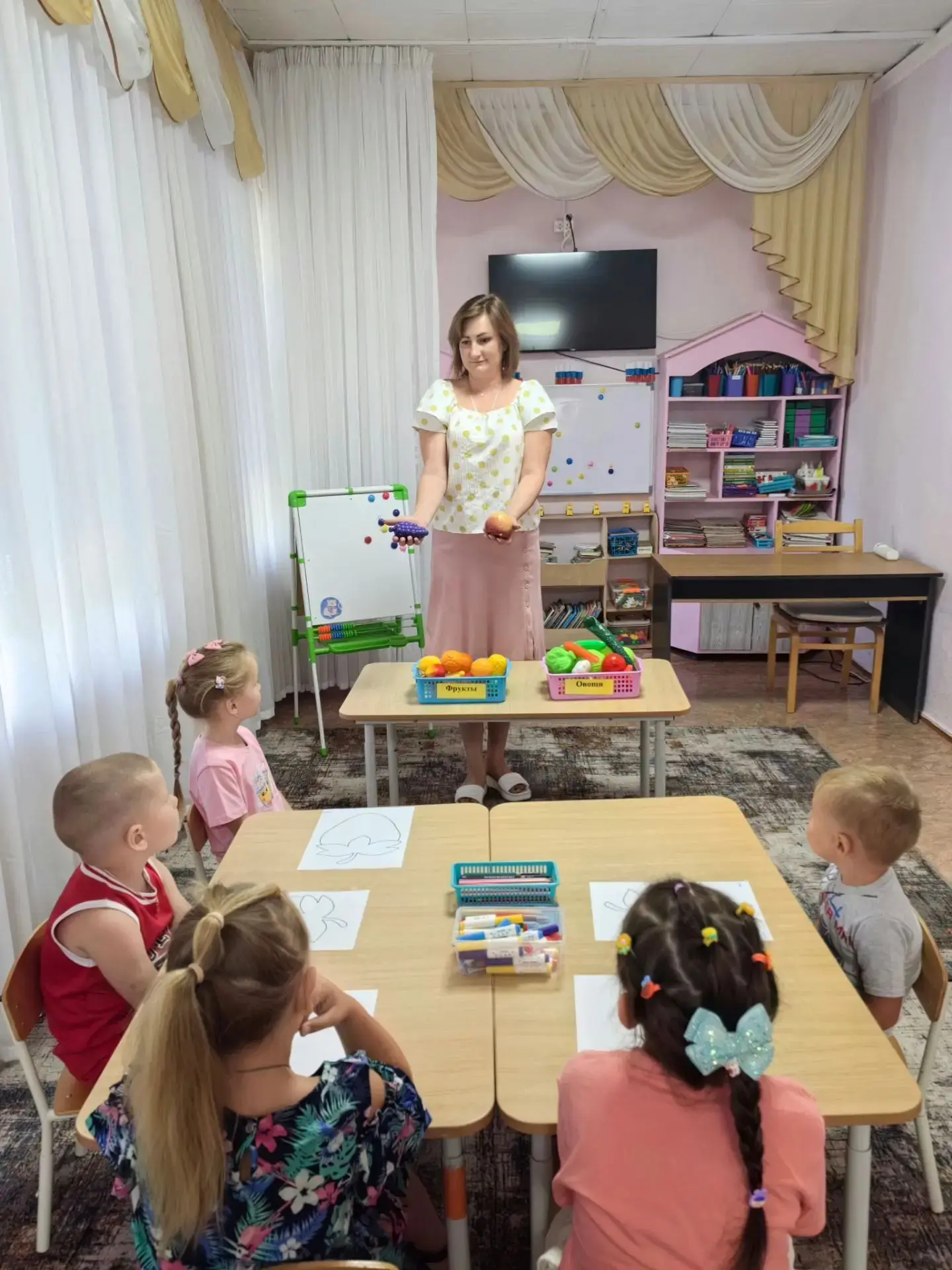 В группе "Непоседы" прошёл  тематический день на тему: «Подарки лета». Воспитанники  пр...