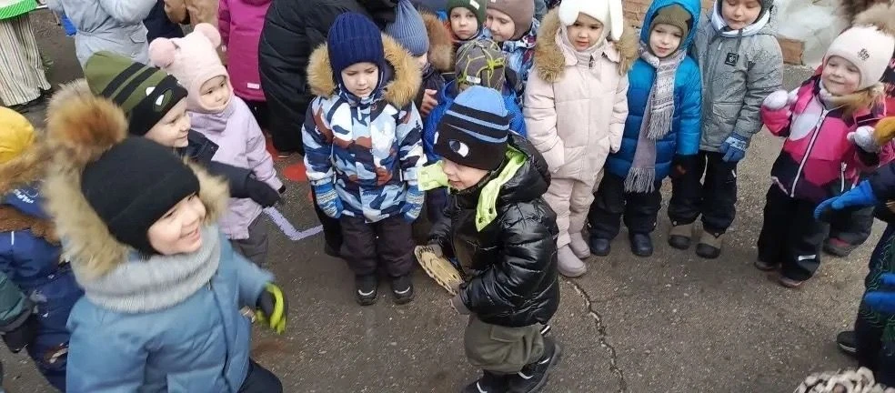 Дорогие друзья !
Сегодня, 20 февраля, в нашем детском саду состоялась праздничная встреча — Маслениц