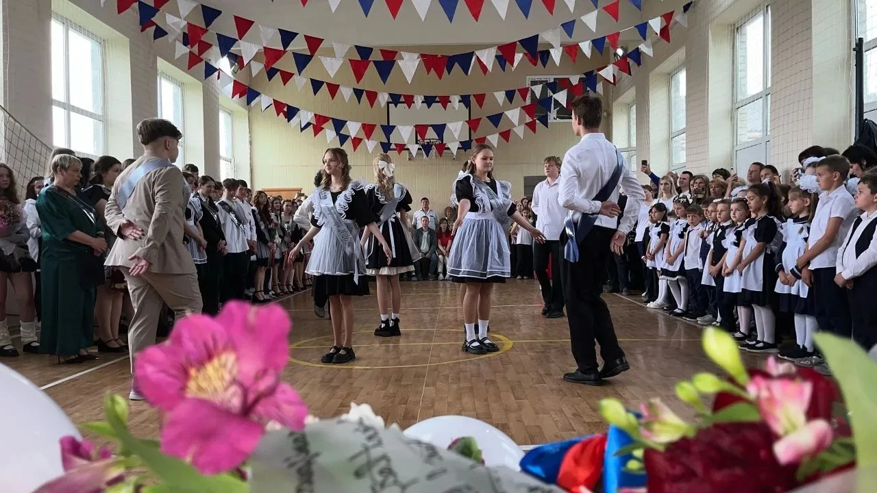 Уважаемые учителя и родители, дорогие выпускники и все ребята!