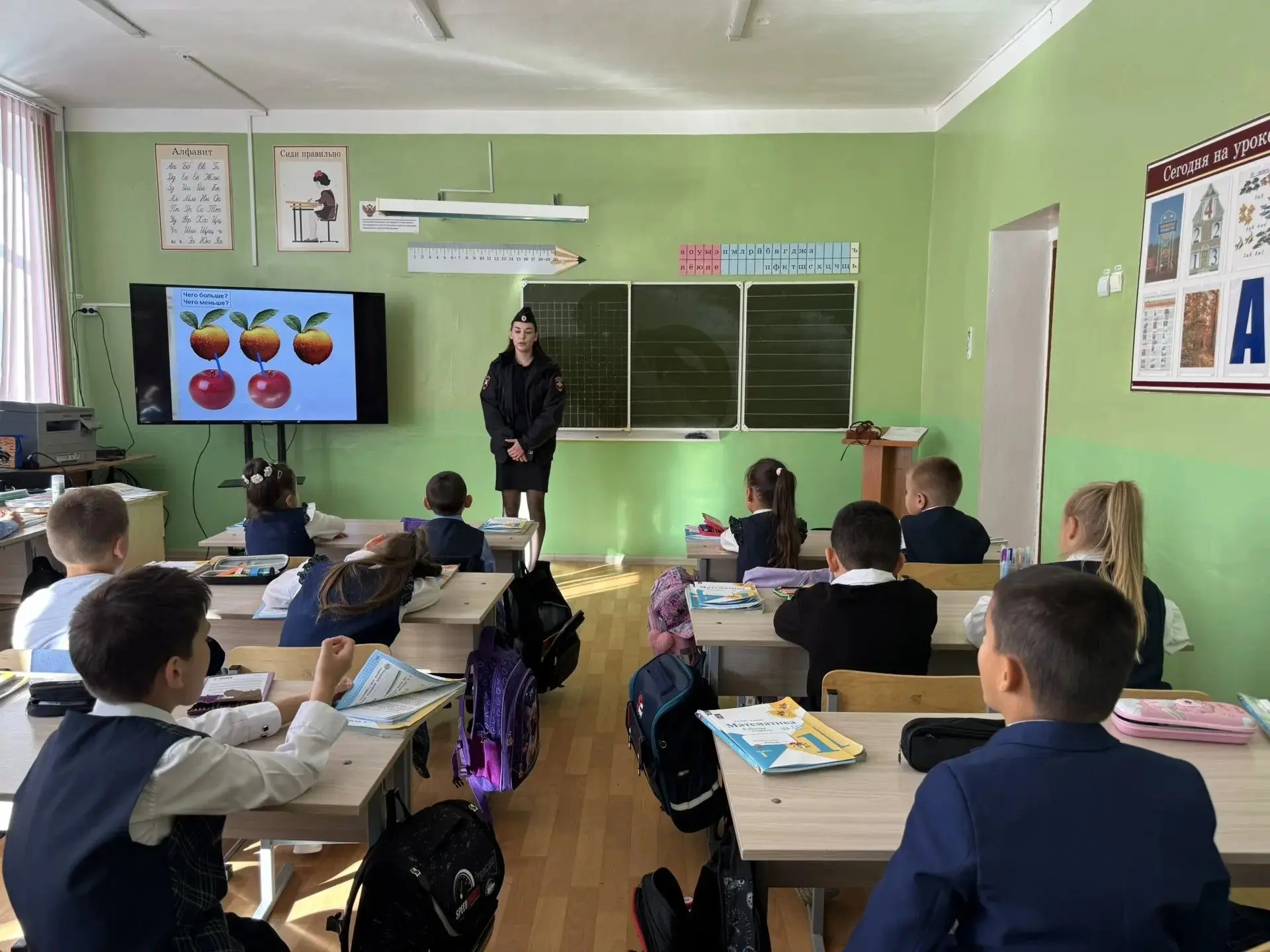 ВСТРЕЧА С ИНСПЕКТОРОМ ПО ПРОПАГАНДЕ БЕЗОПАСНОСТИ ДОРОЖНОГО ДВИЖЕНИЯ (БДД) ЭЛИЗОЙ ЭДУАРД...
