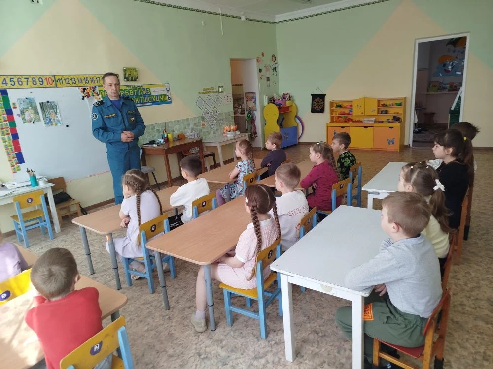 Ребята  детского сада №1 «Ромашка»    встретились с  госинспектором  ГИМС ГУ МЧС  Росси...