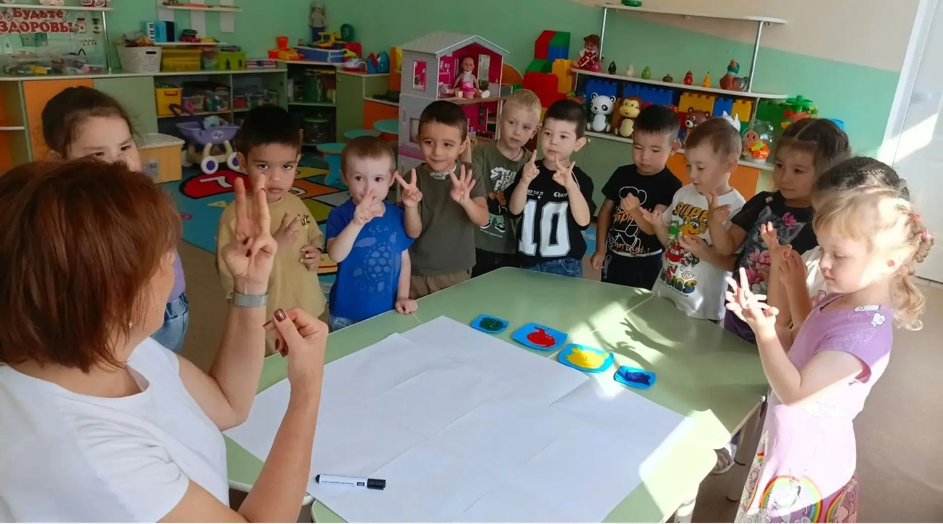Яркие ладошки на память о лете.