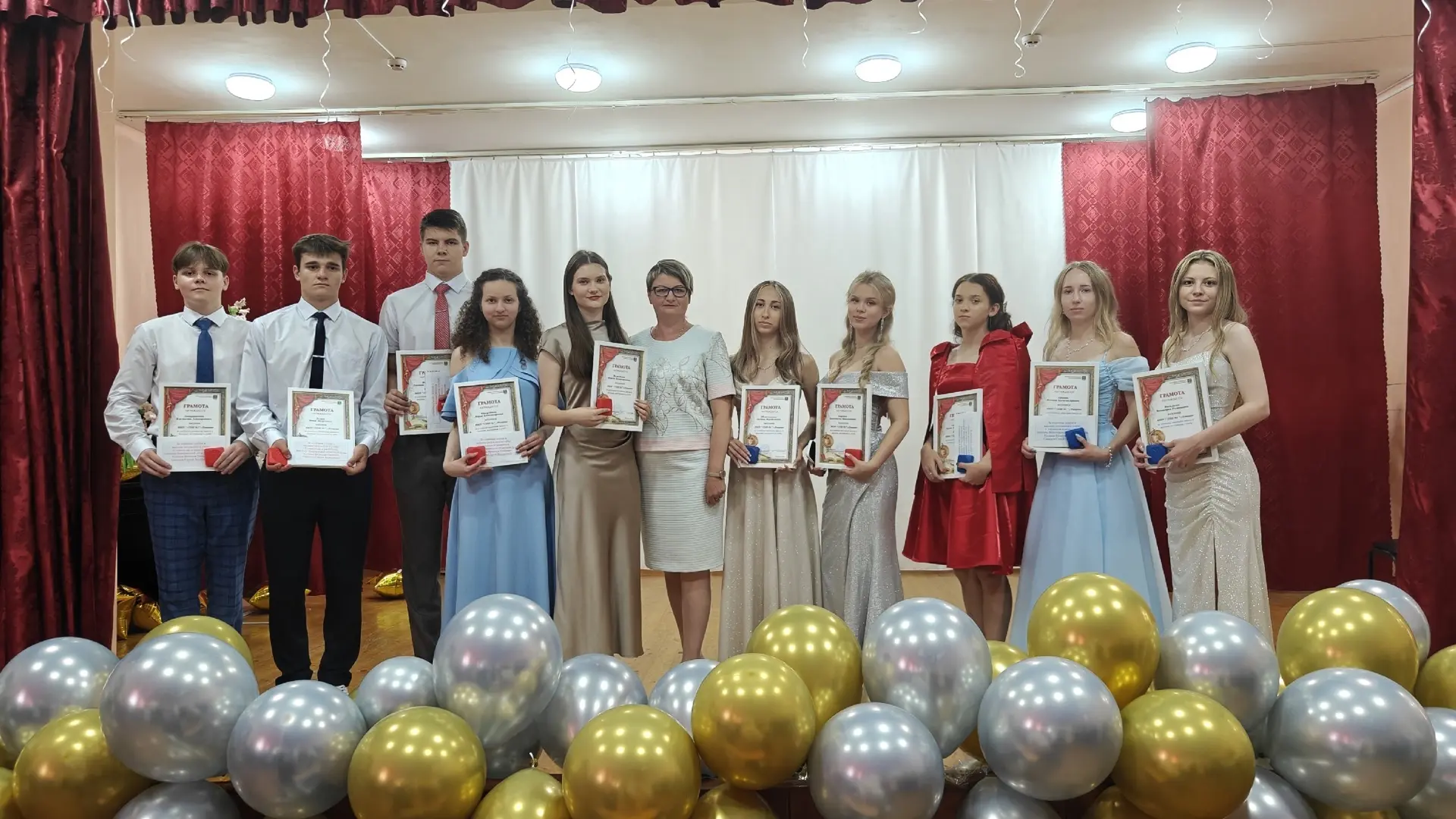 Наши дорогие, самые, самые - золотые и серебряные.💥💥💥💫💫💫👏👏👏
Сегодня чествовали медалистов р