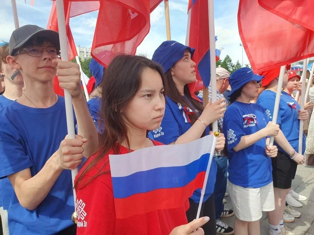 12 юных героев Йошкар-Олы получили свои первые паспорта в День России! 🇷🇺

Сегодня, в главный госу