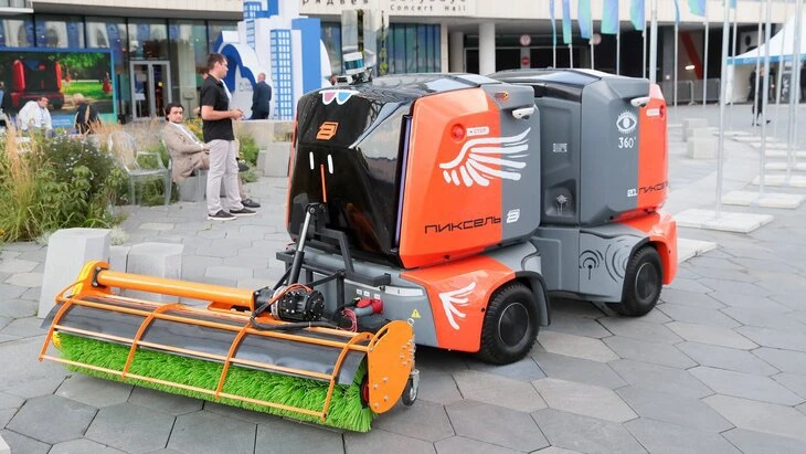 🤖🧹 Настоящих ПУХОСОСОВ протестировали на улицах столицы

Раньше в сети обсуждали ИИ-видео с самохо