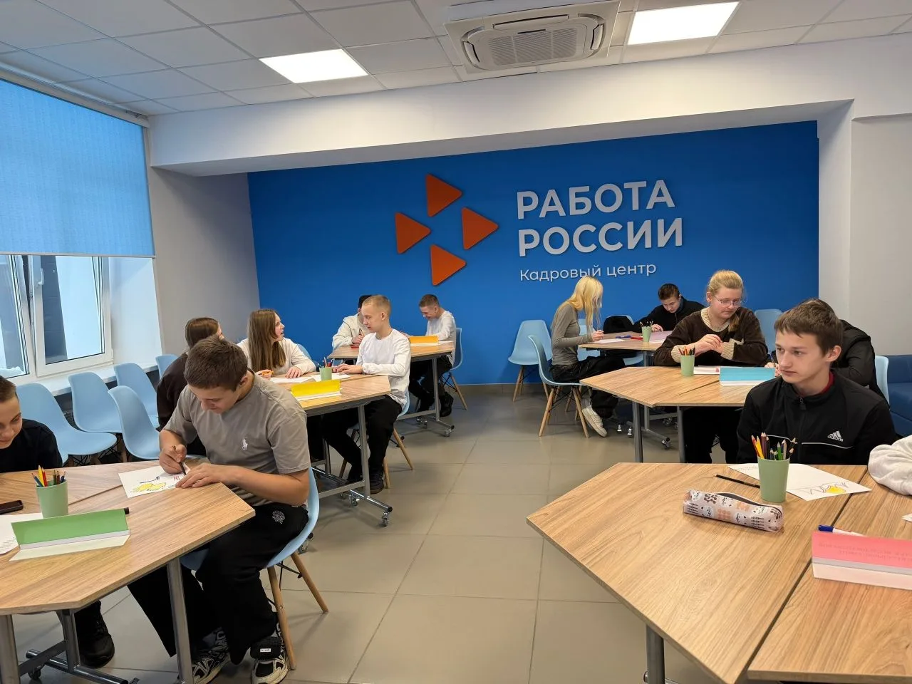8Б прикоснулся к технологиям будущего в Центре занятости! 💡