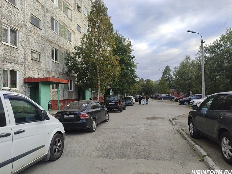 В Апатитах этим летом привели в порядок восемь дворов. Ремонт выполняли «большими карта...
