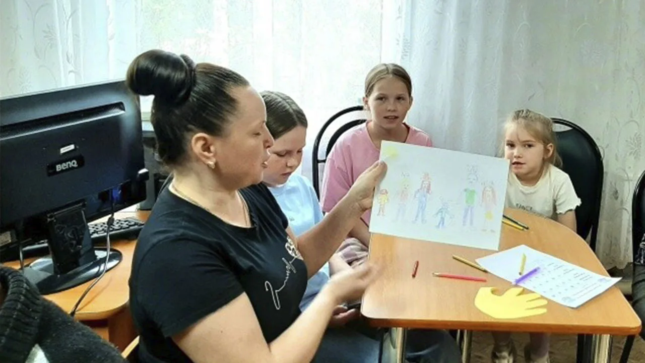 👪 Всей семьёй в библиотеку 📚.  📅 17 мая в читальном зале Идринской библиотеке встретились 6 семей 👪,
