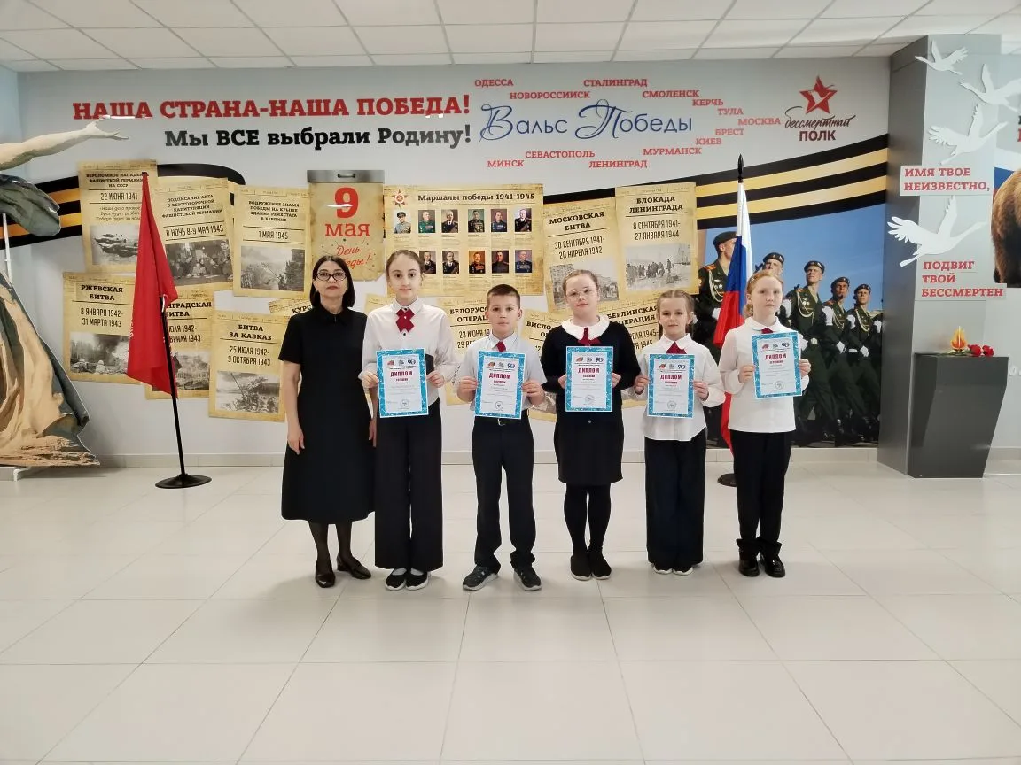 Традиционная торжественная линейка по понедельникам поднятия флага !🇷🇺🇷🇺🇷🇺 НАГРАЖДЕНИЕ ОБУЧАЮЩИХСЯ М