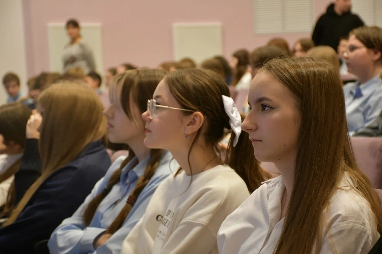 📍Курс «Кибербезопасность: учимся защищаться»  В нашей школе реализуется дополнительная программа «Ки