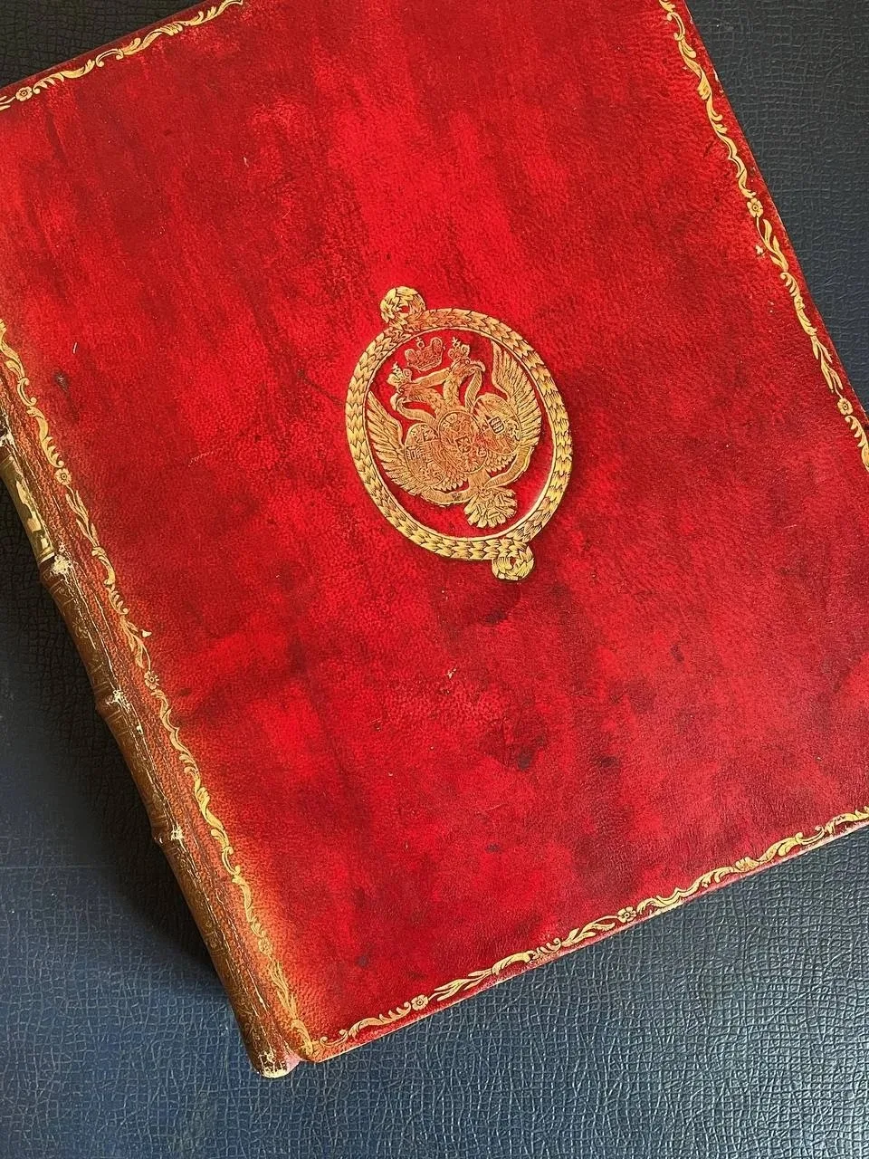 📕 В День чтения книги особенно остро осознаёшь: каждая страница раритета — это диалог ...