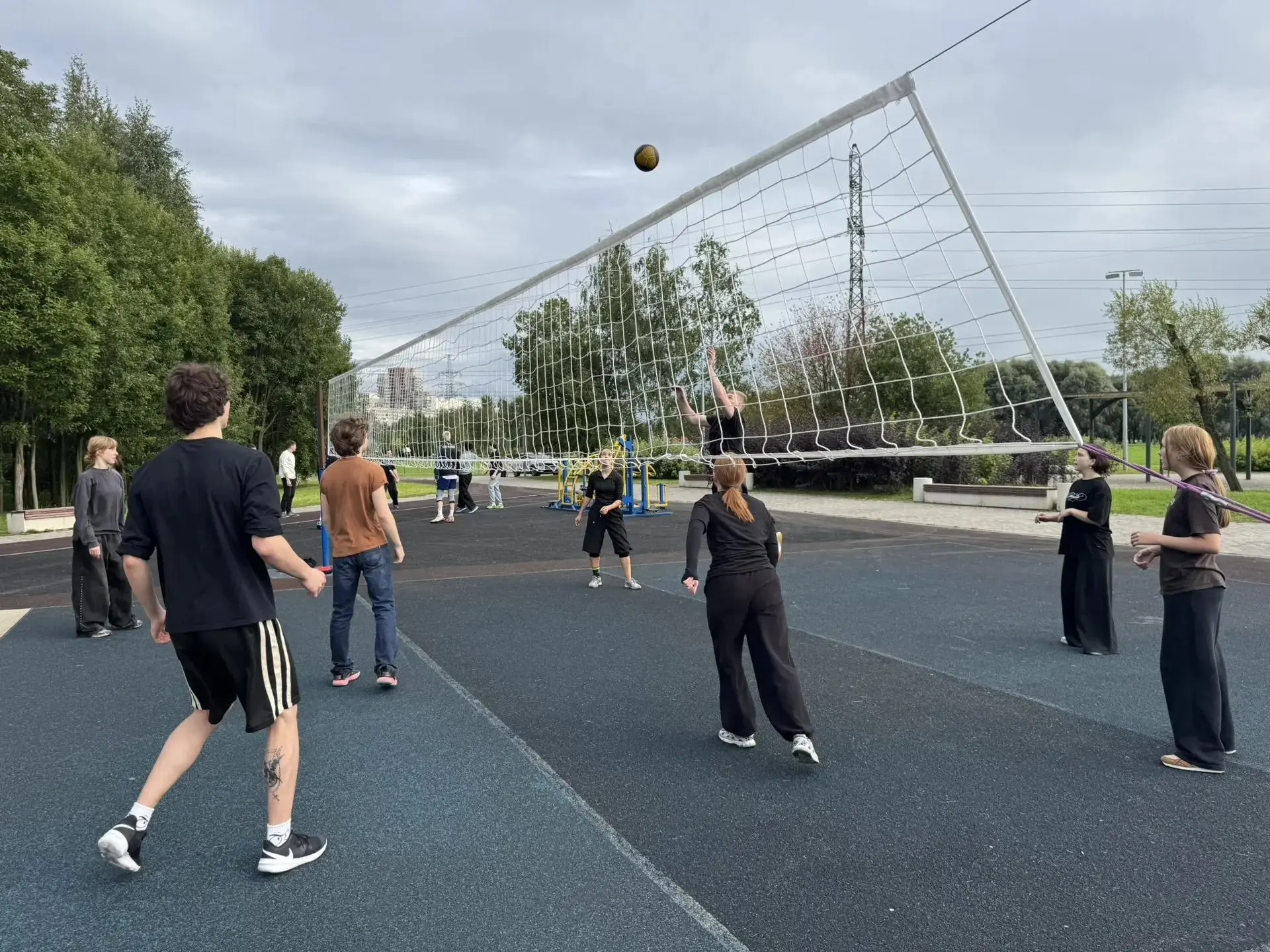🏐Волейбольный турнир в Ладожском парке: праздник спорта и единства