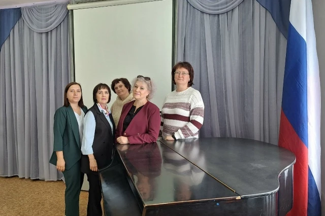 🎼🎶Сегодня в рамках Зуевкого ММО  состоялось совещание директоров и заведующих учебной...