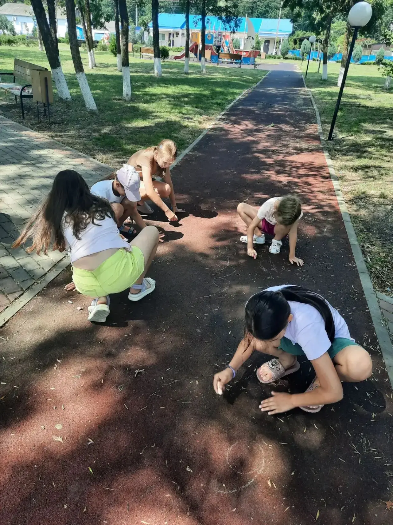 ☀️ В сельском доме культуры п.Дружного прошел конкурс рисунков на асфальте «Доброта спа...