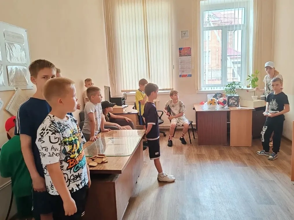 Сегодня на летней оздоровительной площадке с дневным пребыванием детей прошла игра по станциям «Школ