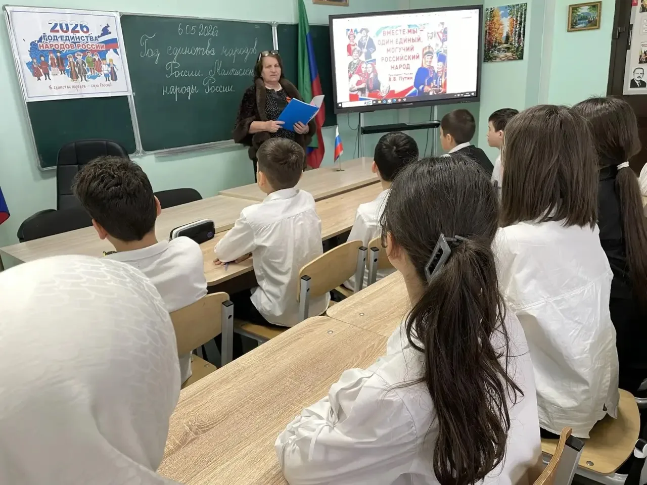 В нашей школе прошли классные мероприятия, посвящённые Дню коренных малочисленных народов.  В рамках
