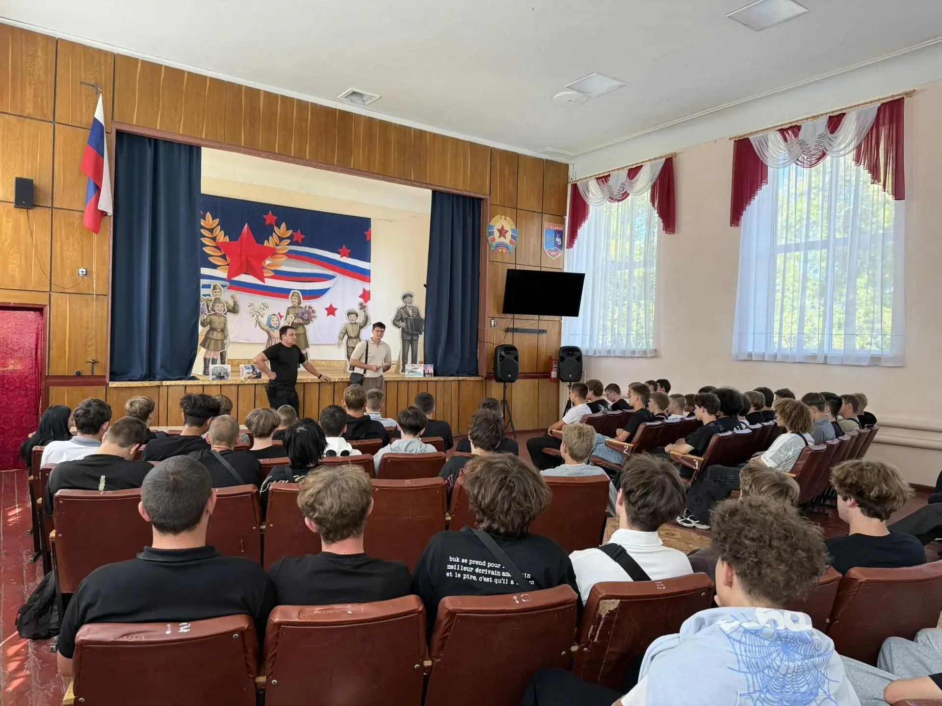 «Терроризм без масок»: сотрудники уголовного розыска провели профилактическую лекцию дл...