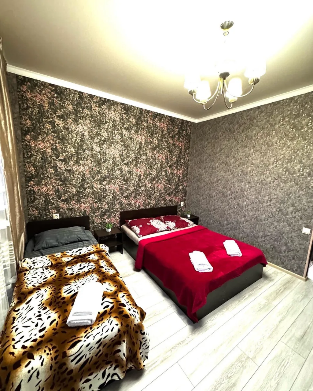 #АБХАЗИЯ #АЛАХАДЗЫ  Четырёхместный номер стандарт. В номере: двуспальная и односпальная кровати, кре