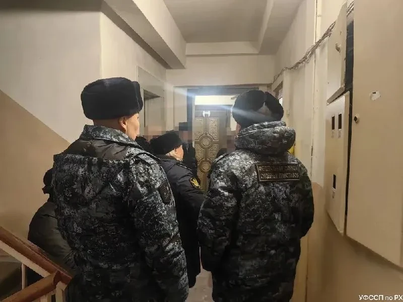 👮‍♀ Приставы помогли женщине попасть в свою квартиру в Абакане