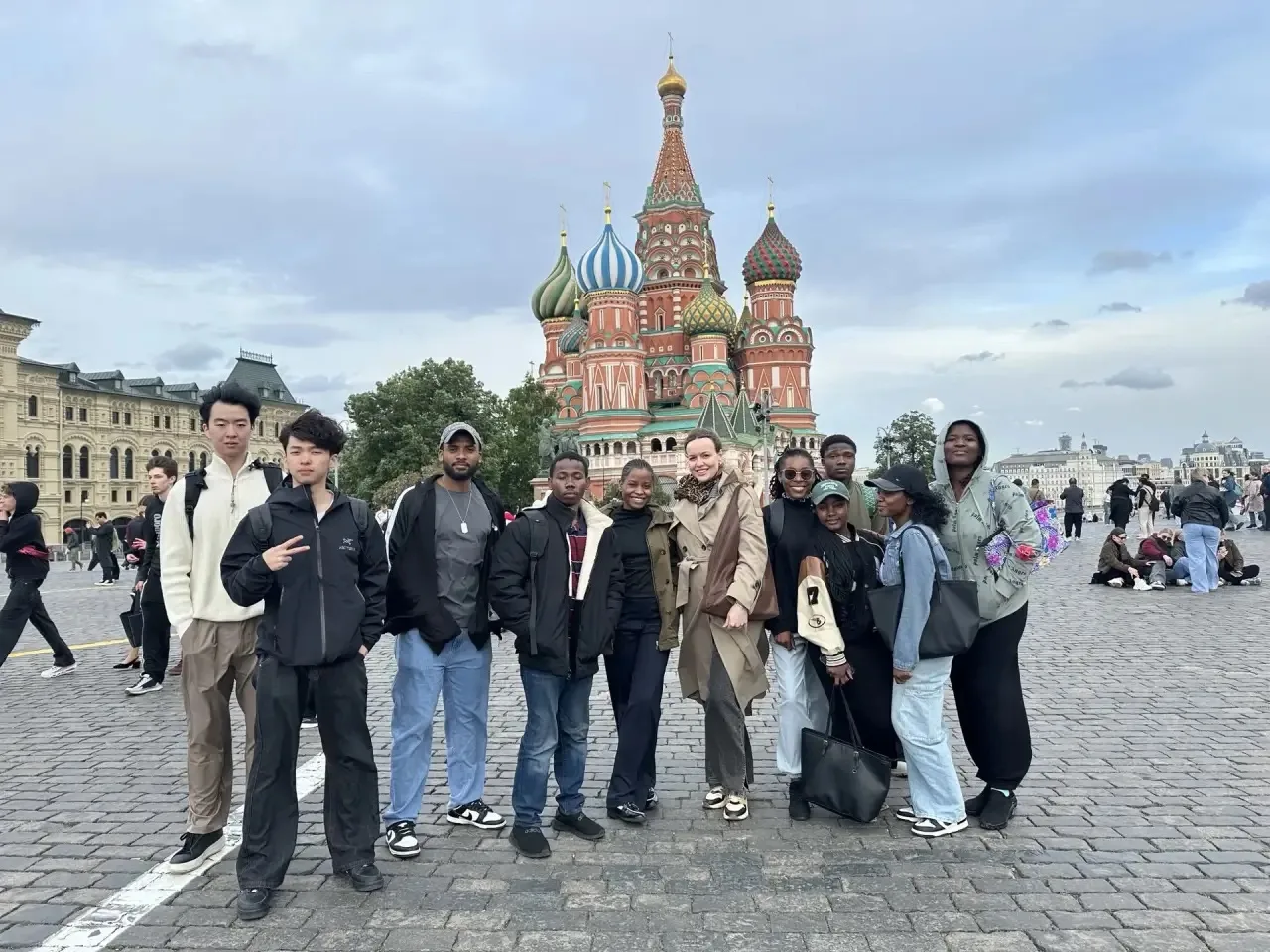 🌇 Сегодня группа ЭЭ-16 вместе с педагогом ДО кафедры русского языка №1 Калининой Марие...